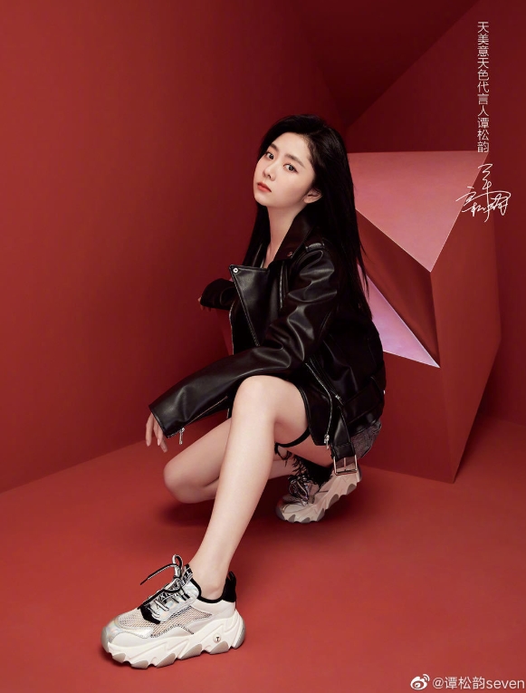 谭松韵为什么叫小松鼠、耿耿(谭松韵演耿耿的时候几岁)