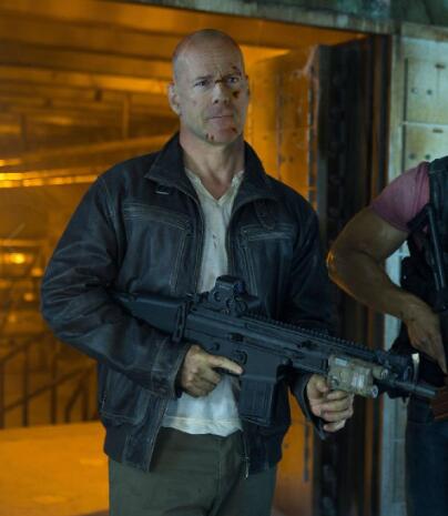 布鲁斯威利斯为什么光头？他为什么不练习肌