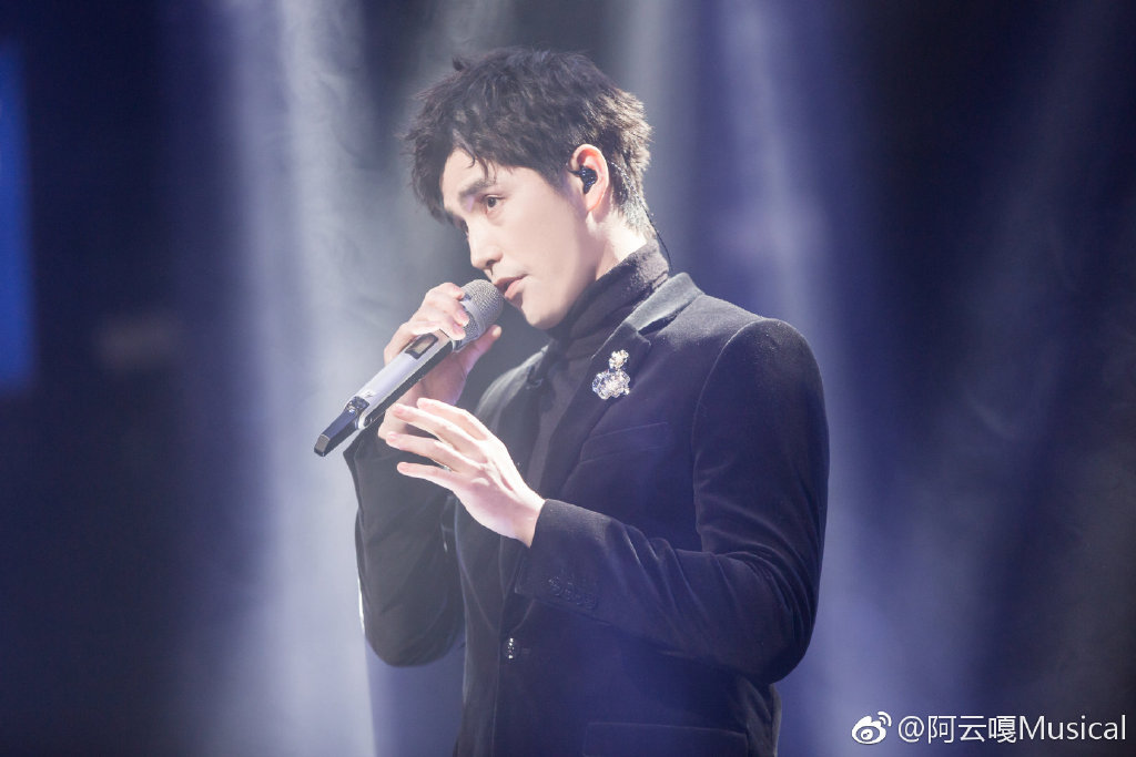 阿云嘎身世资料他是混血儿吗?王晰为什么嫌