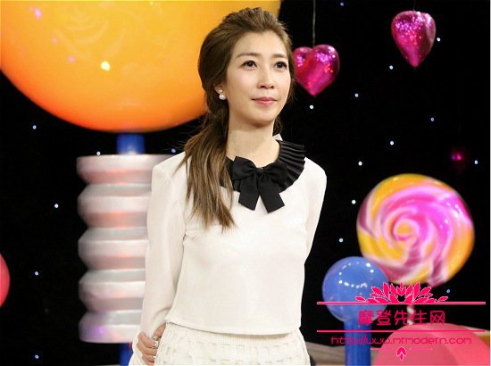 黄嘉千的父亲是富豪很有钱(黄嘉千有几个孩子)