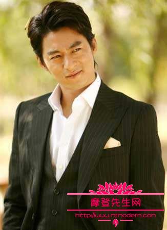 琼瑶为什么会选朱镇模？琼瑶年轻时的美丽照(琼瑶长得漂亮吗)