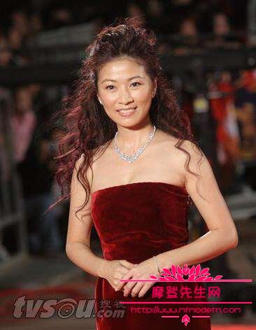 黄嘉千的父亲是富豪很有钱(黄嘉千有几个孩子)