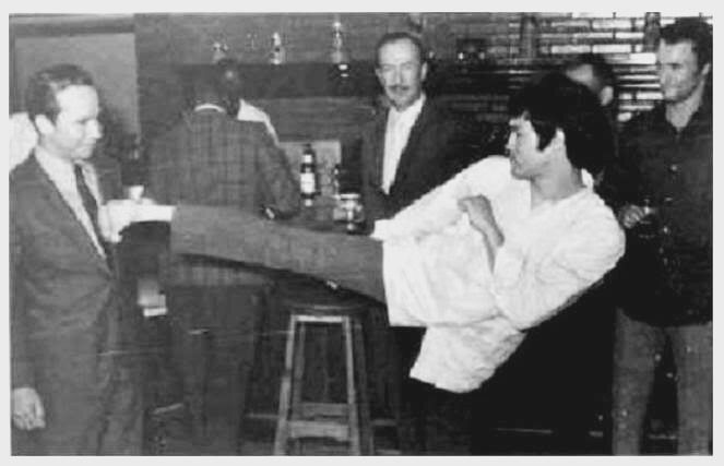 李小龙的拳头有多重？他打败过哪些高手