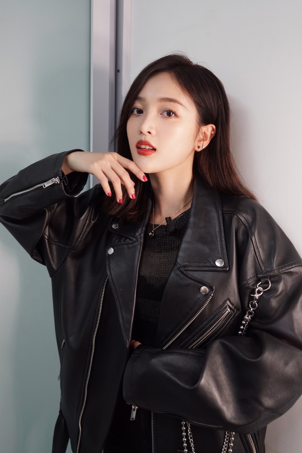 吴宣仪为什么叫官方仪、小钻风(吴宣仪为什么叫五选一)