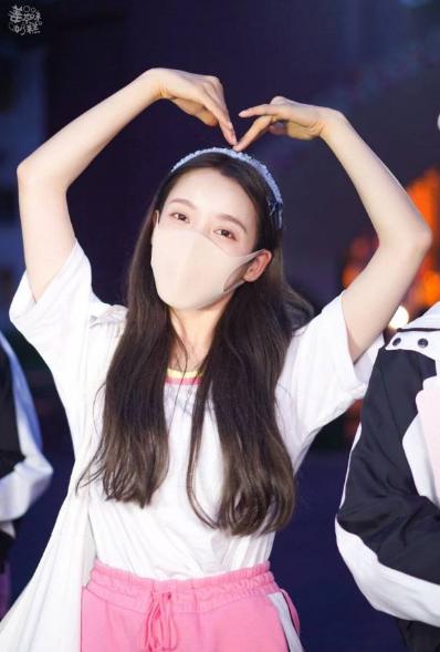 姜贞羽脖子怎么受伤的(姜贞羽哪里有伤) 姜贞羽脖子怎么受伤的(姜贞羽哪里有伤)