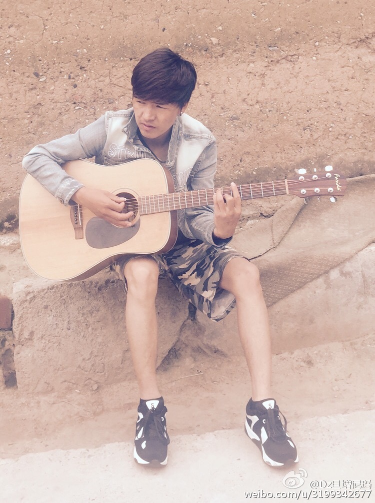 旦增尼玛是哪个学校的老师？他在大学是教音