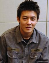 乔·阿尔文和陈冠希对比照片