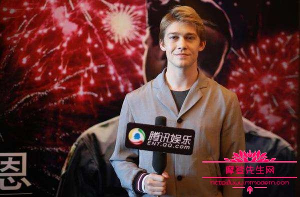 乔·阿尔文和陈冠希对比照片