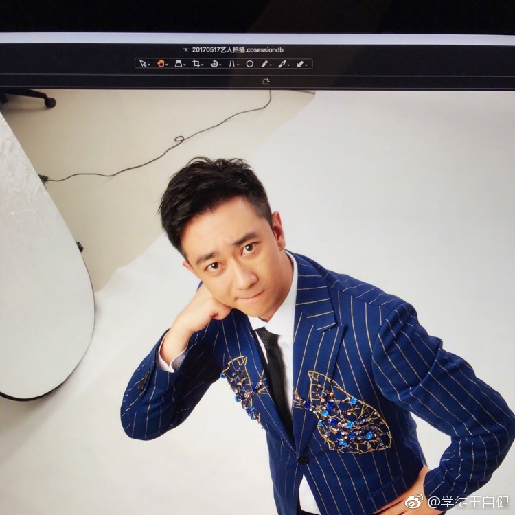 王自健上的哪个大学？王自健与今晚80后的