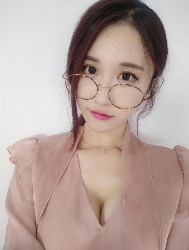 轩子巨2兔网易云电台为什么没了？她cos