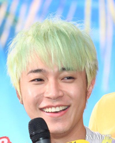 吴青峰唱歌中哽咽的歌视频(吴青峰的歌声)