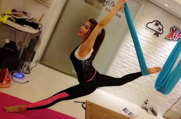 杨丽菁近期现况深陷整容传闻(杨丽菁明显整容)