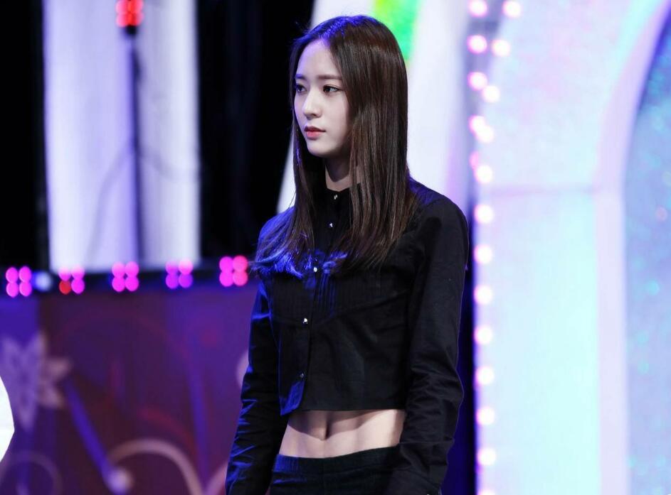 郑秀晶腹肌完爆林允儿腹肌图(郑允浩腹肌图片)