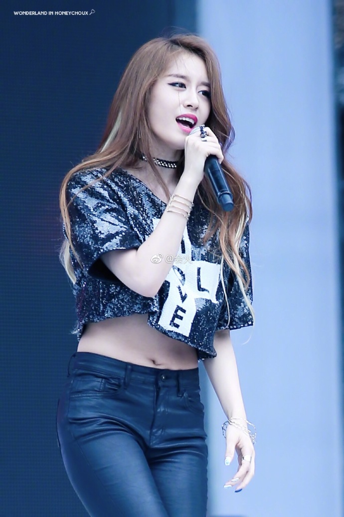 朴智妍为啥叫提裤狂魔？朴智妍拒绝王思聪求(朴智妍提裤子)