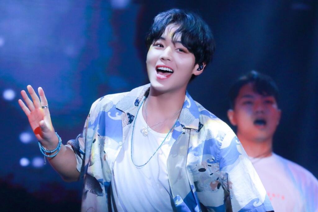 八卦：朴志训为什么叫小眨、啤酒花、五金、