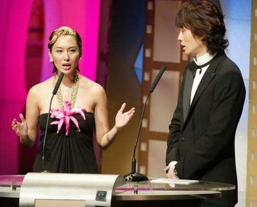 朱茵为什么打黄子华？黄子华的老婆温安妮照