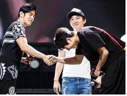 林更新偶像是周杰伦?林更新微博撩骚凤姐截 林更新偶像是周杰伦?林更新微博撩骚凤姐截