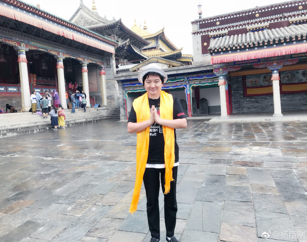 杨臣刚王大治孙楠合影对比照(王大治和杨臣刚和孙楠)