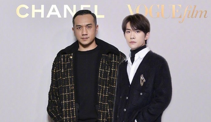 易烊千玺微博P图跟黄觉合影原因(易烊千玺同框p图)