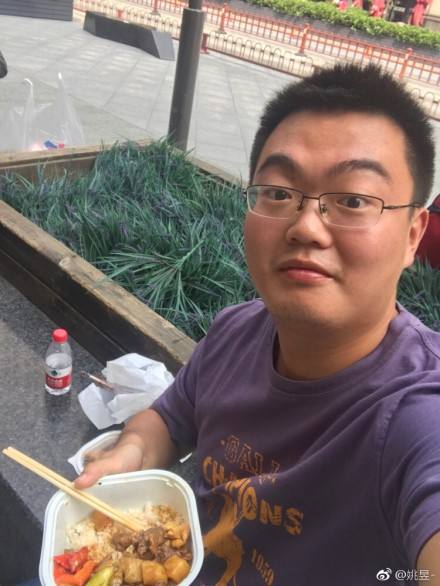 逗斗车姚昱是富二代很有钱吗?他是姚振华什 逗斗车姚昱是富二代很有钱吗?他是姚振华什