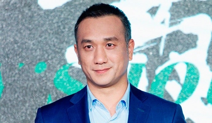 易烊千玺微博P图跟黄觉合影原因(易烊千玺同框p图)