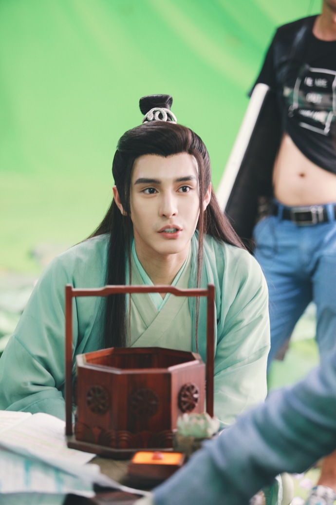 廖劲锋校草时期旧照照片(廖劲锋图片)