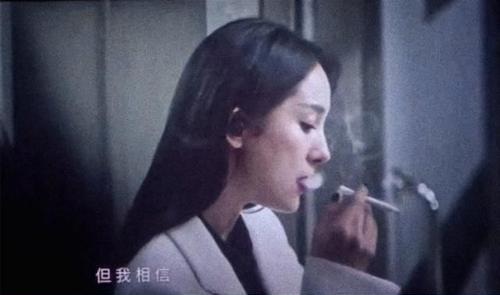 杨幂图片抽烟是真的吗遭曝光(杨幂抽烟吗?)
