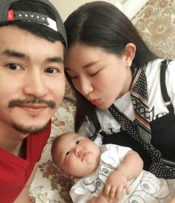 贾舒涵文松什么关系(贾舒涵个人资料图片)