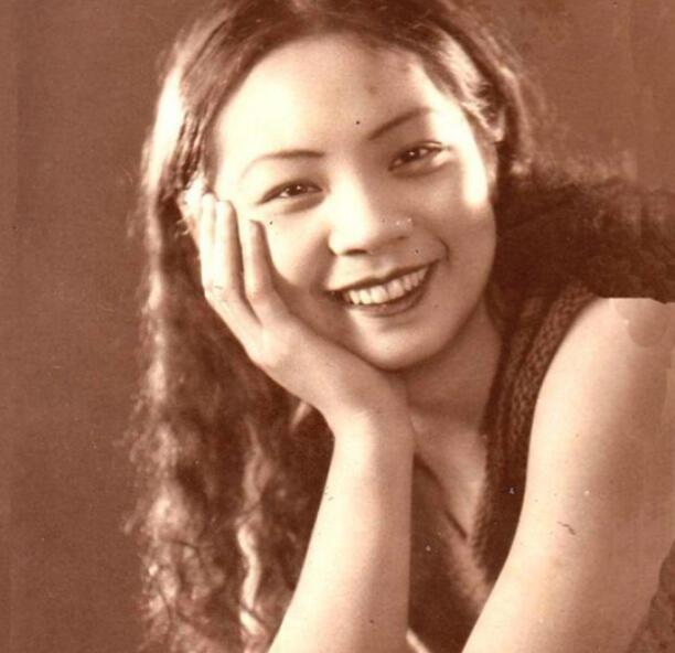 王人美晚年由谁来照顾的(老演员王人美的简介)