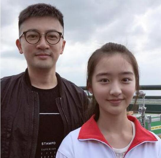 邓恩熙才2005年生的为什么这么成熟?她 邓恩熙才2005年生的为什么这么成熟?她