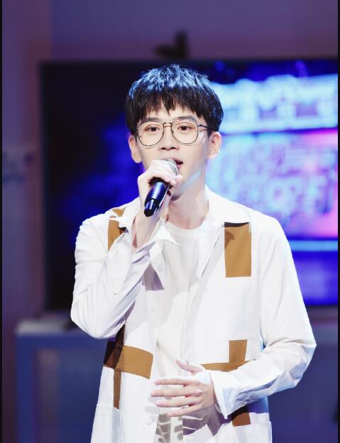 费启鸣为什么叫口红王子、狒狒 费启鸣为什么叫口红王子、狒狒