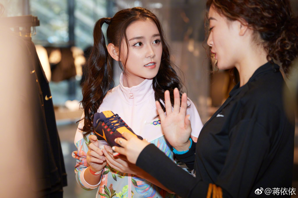 蒋依依学校生活照片(蒋依依在哪里上学) 蒋依依学校生活照片(蒋依依在哪里上学)