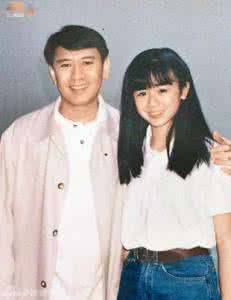 唐宁为什么和邓伟杰离婚？唐宁小时候跟各位(唐宁老爸是谁)