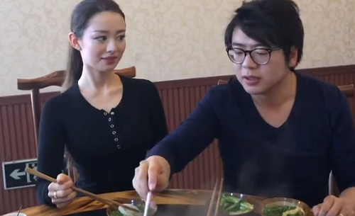 郎朗称不敢再让老婆拿行李引热议(郎朗陪老婆回娘家) 郎朗称不敢再让老婆拿行李引热议(郎朗陪老婆回娘家)