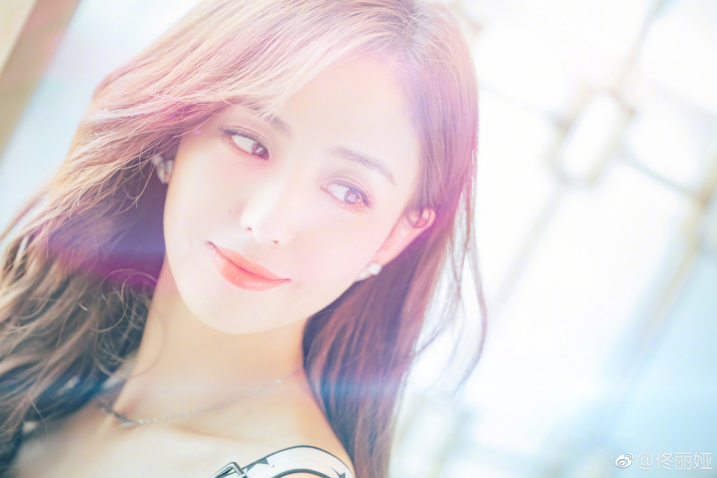 佟丽娅为什么那么自卑不自信？佟丽娅罕见比