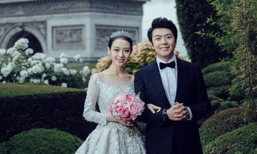 郎朗称不敢再让老婆拿行李引热议(郎朗陪老婆回娘家)