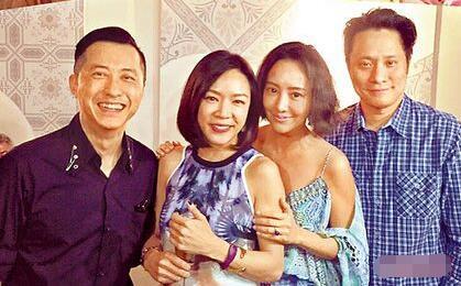 庾澄庆求婚的女主播张嘉欣素颜图片站<me(庾澄庆与张嘉欣结婚)