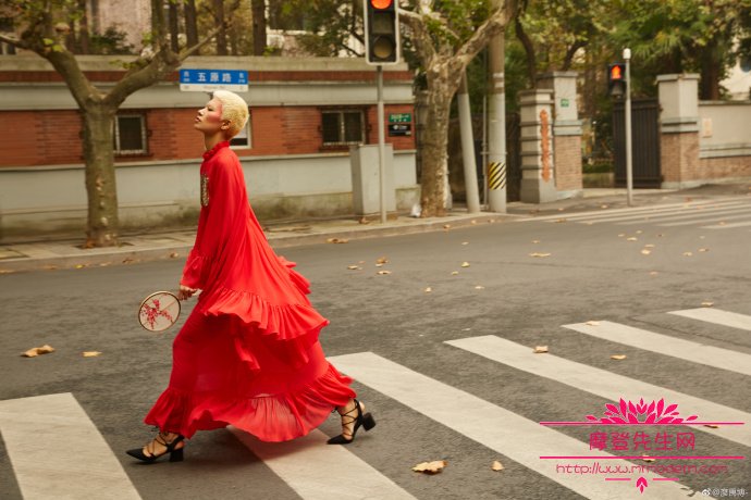 蕾拉小姐许婧外籍男友劈腿丑女模