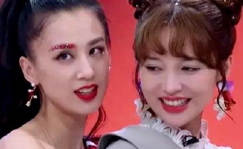 黄圣依金莎20年前合照曝光(黄圣依的结婚照片)