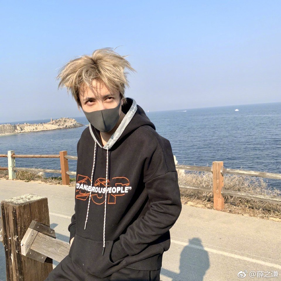 薛之谦在金曲捞上笑疯何宝(金曲捞薛之谦一共唱了几首)