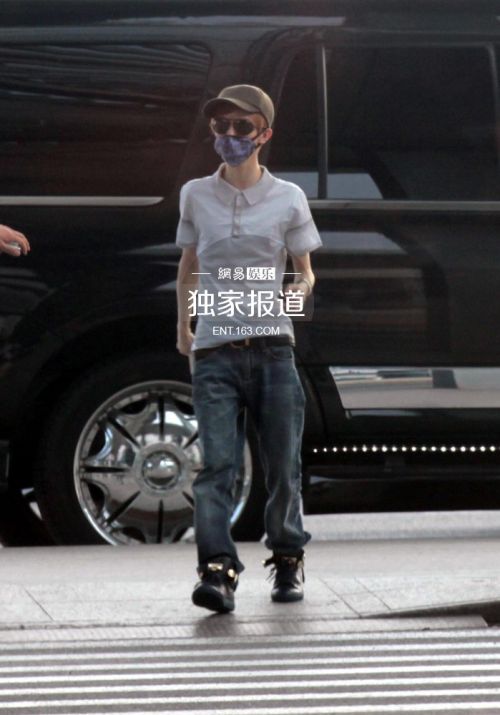 郭敬明为什么叫小四？郭敬明宝马车比身高图(郭敬明是小4)