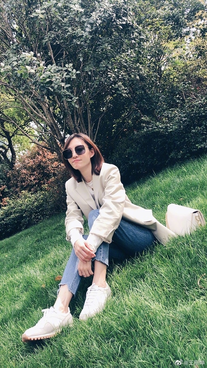 王丽坤和张雨绮长的好像对比照(和王丽坤长得像)