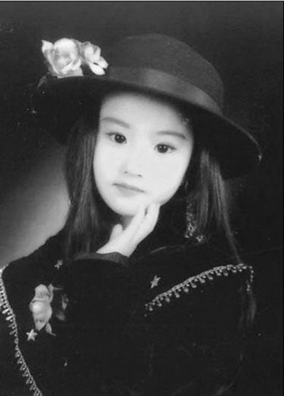 赵丽颖小时候的照片(赵丽颖小时候的照片对比)