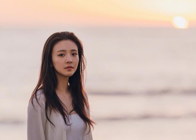 章若楠和吴倩长得好像对比图(吴倩章若楠对比照) 章若楠和吴倩长得好像对比图(吴倩章若楠对比照)