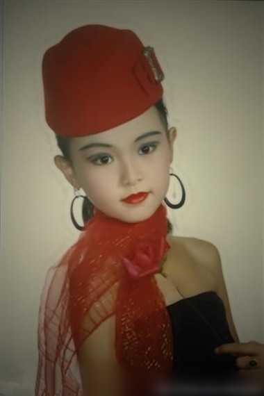 赵丽颖小时候的照片(赵丽颖小时候的照片对比)