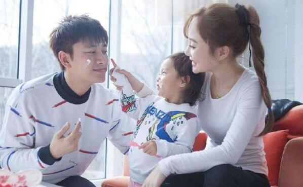 贾乃亮李小璐最新报道离婚了吗(贾乃亮李小璐离婚事件)