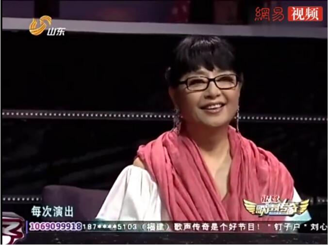 殷秀梅为什么演出总穿大下摆的裙子 殷秀梅为什么演出总穿大下摆的裙子