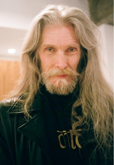 伯恩安德森的眼睛是什么颜色(伯恩安德森外貌)