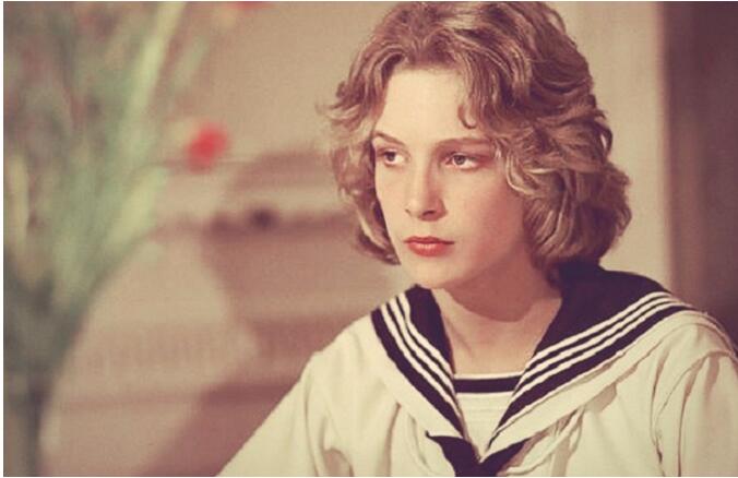 伯恩安德森的眼睛是什么颜色(伯恩安德森外貌)