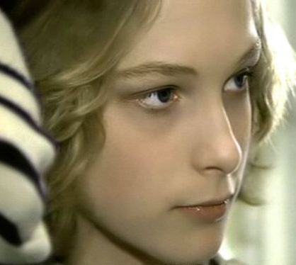 伯恩安德森的眼睛是什么颜色(伯恩安德森外貌)